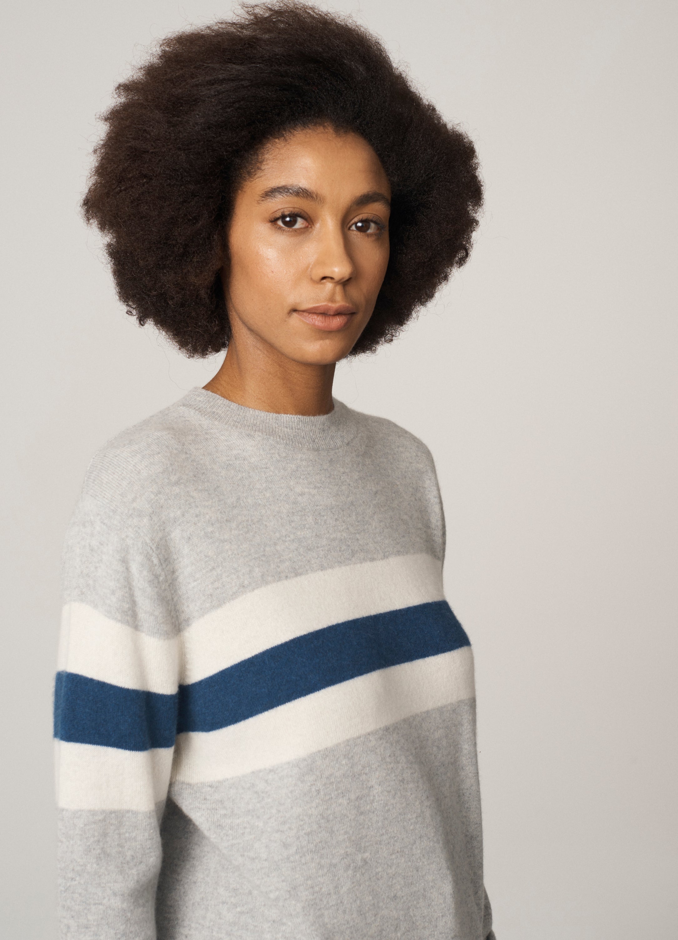 Model’s height 5' 11". Model wears a size Small.