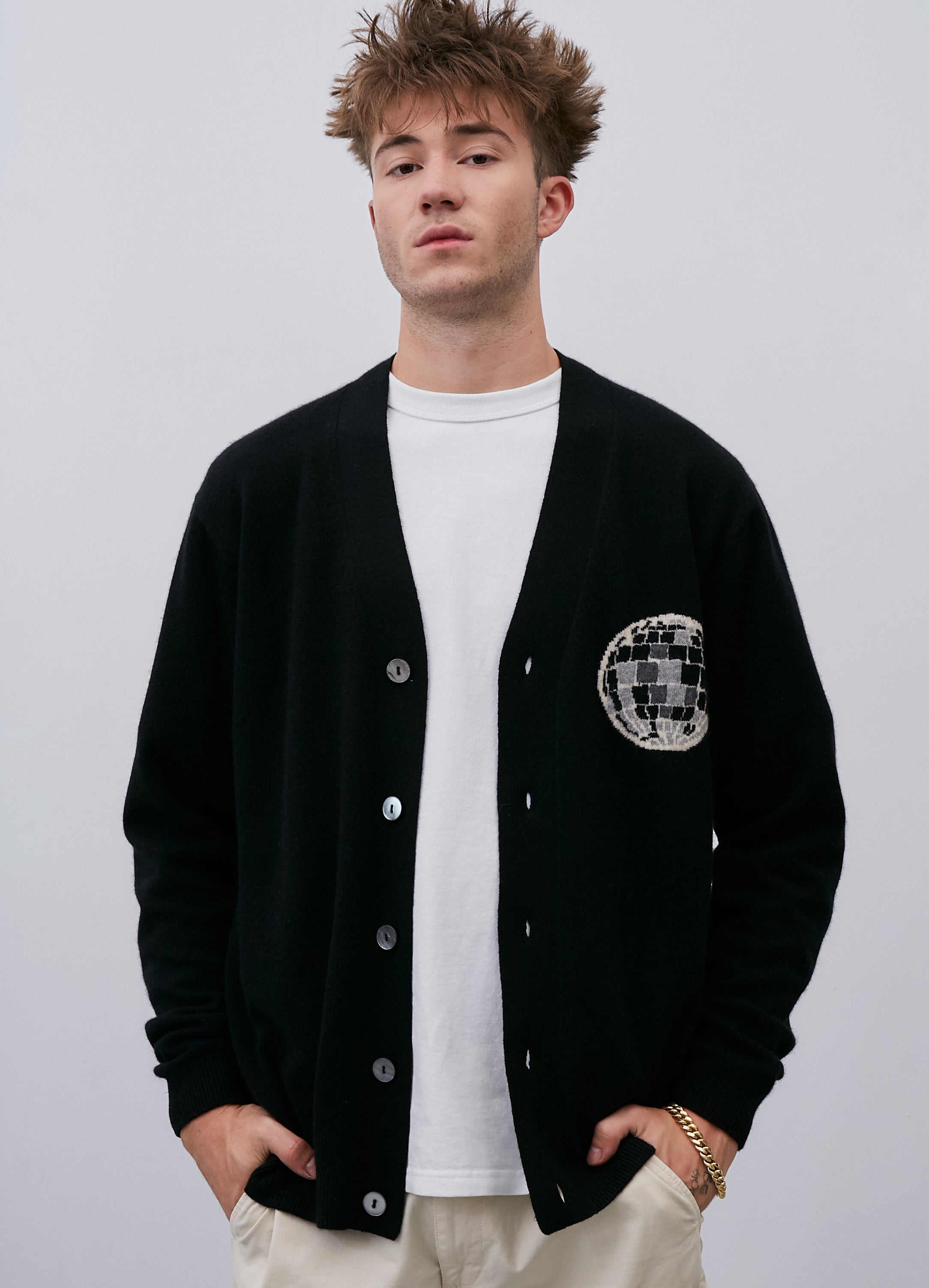 Model’s height 6’ 3”. Model wears a size Large
