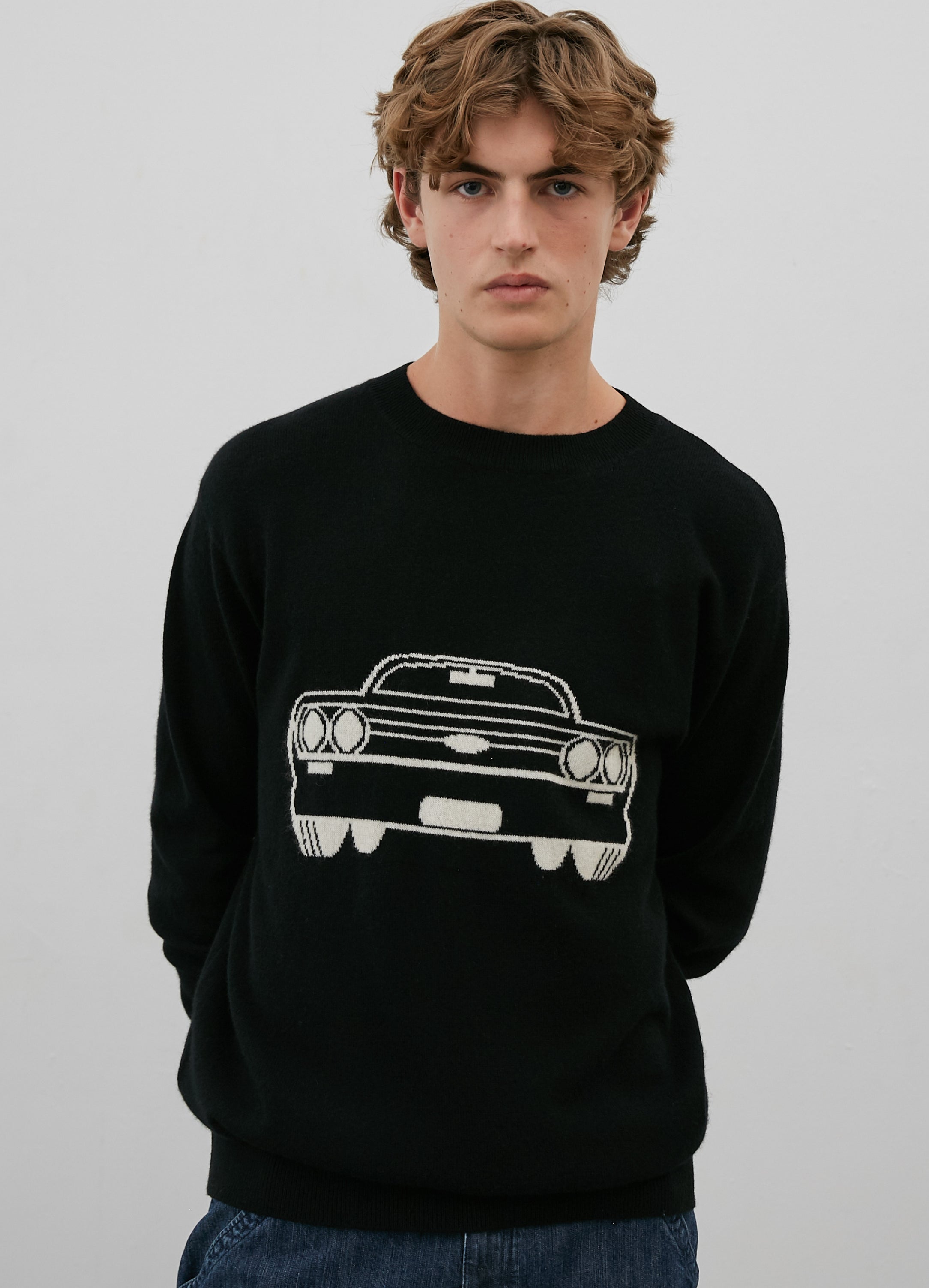 Model’s height 6’ 2”. Model wears a size Medium