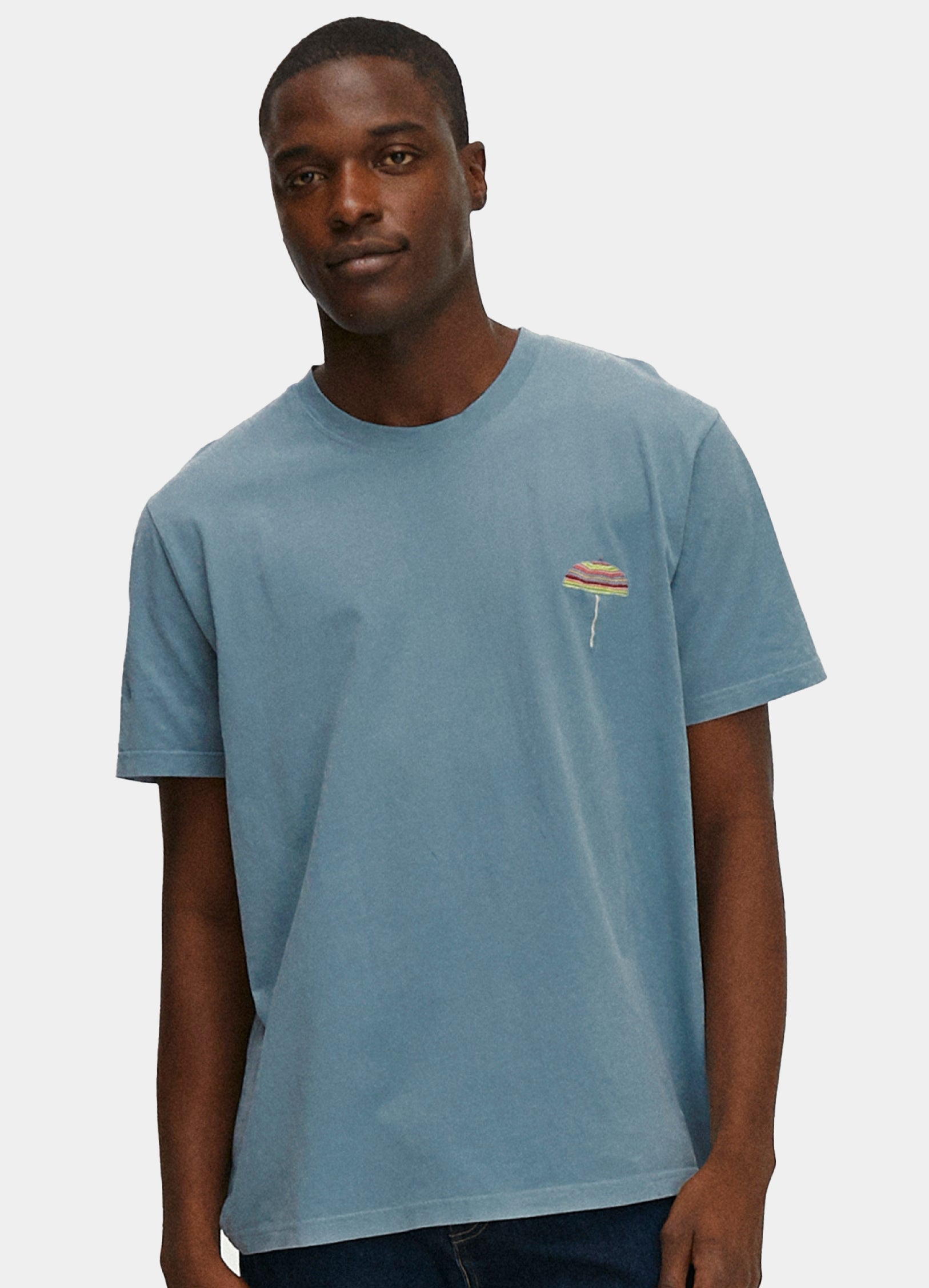 Model’s height 6´ 2.5”. Model wears a size Extra Large.