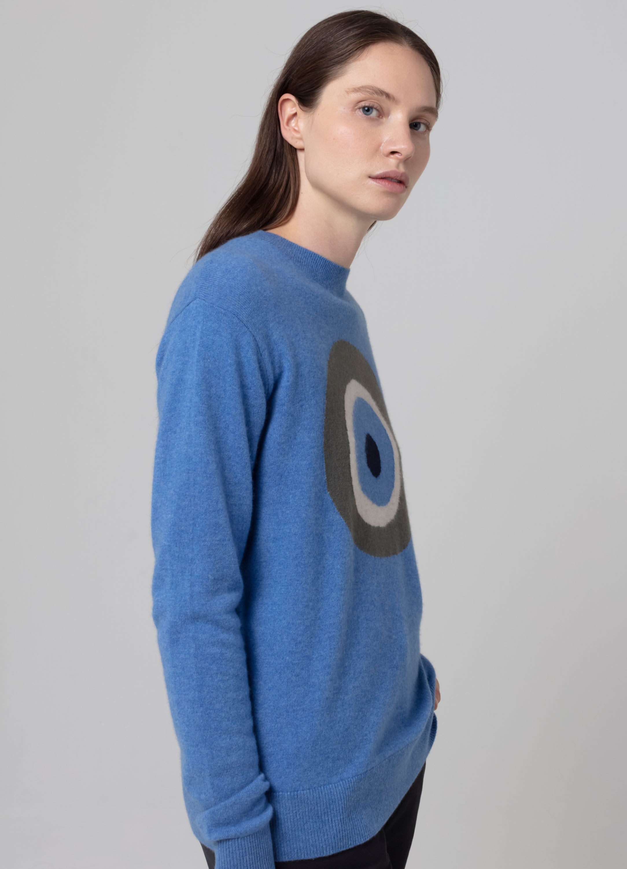 Model’s height 5' 11". Model wears a size Small.