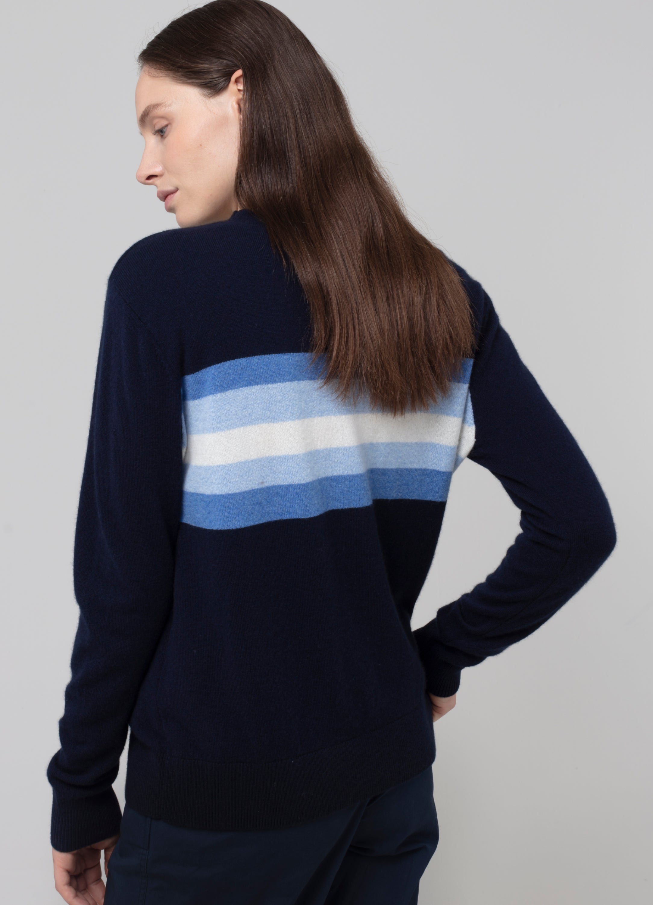 Model’s height 5' 11". Model wears a size Small.