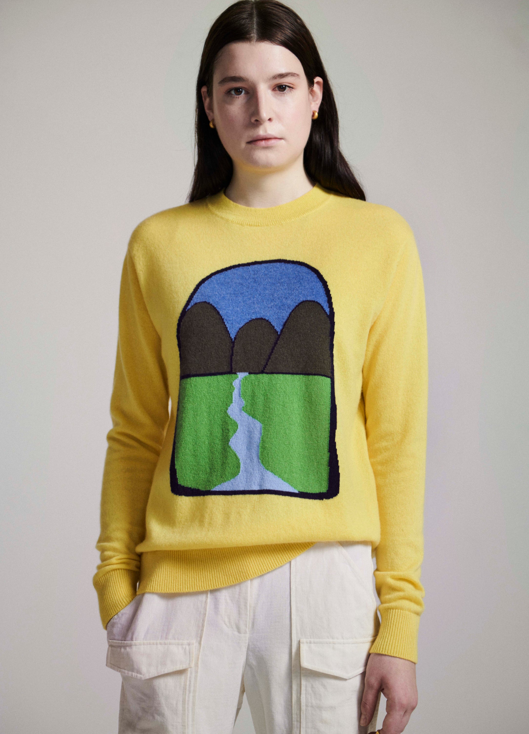Model’s height 5' 11". Model wears a size Small.