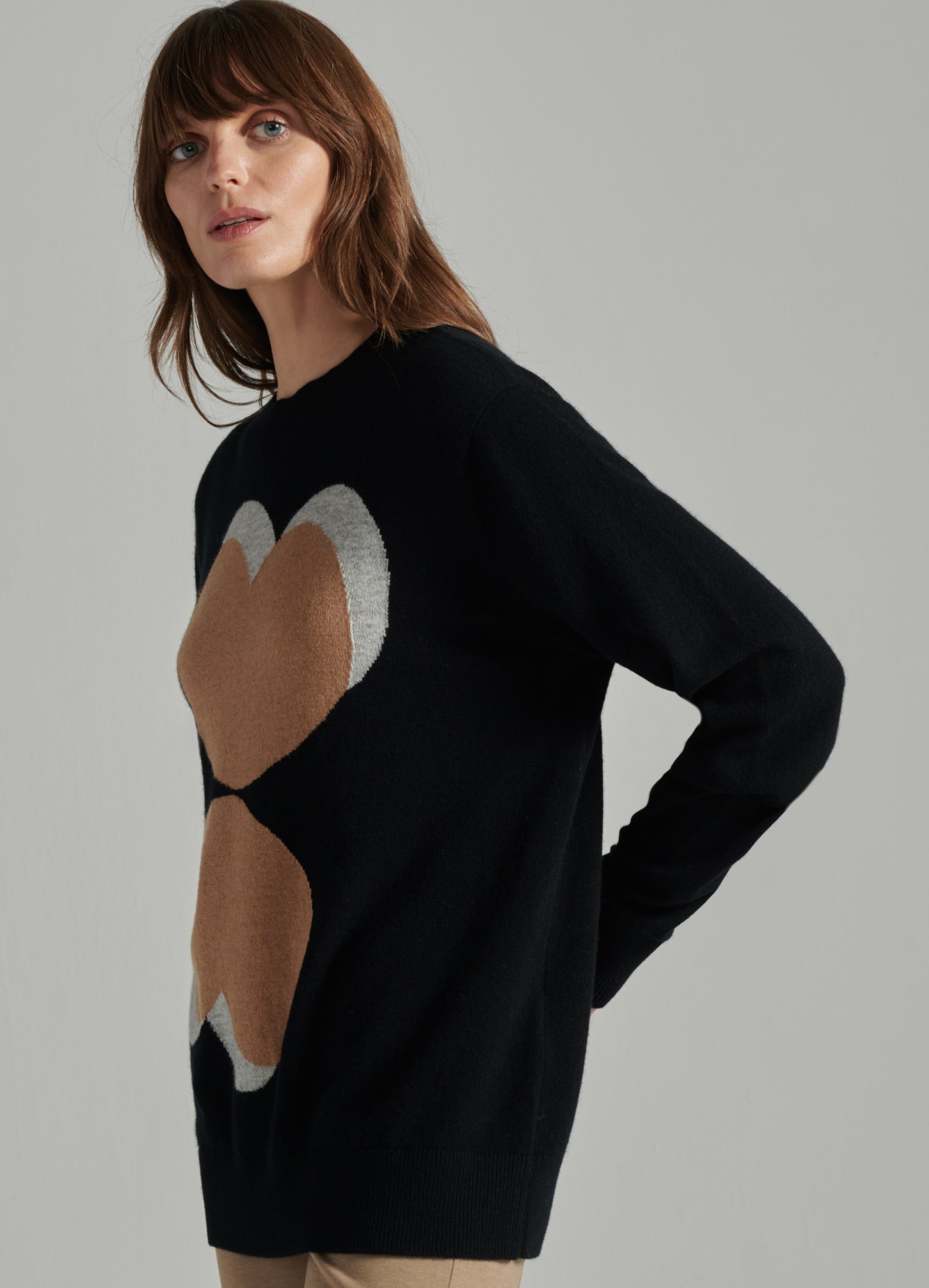 Model’s height 5' 11". Model wears a size Small.