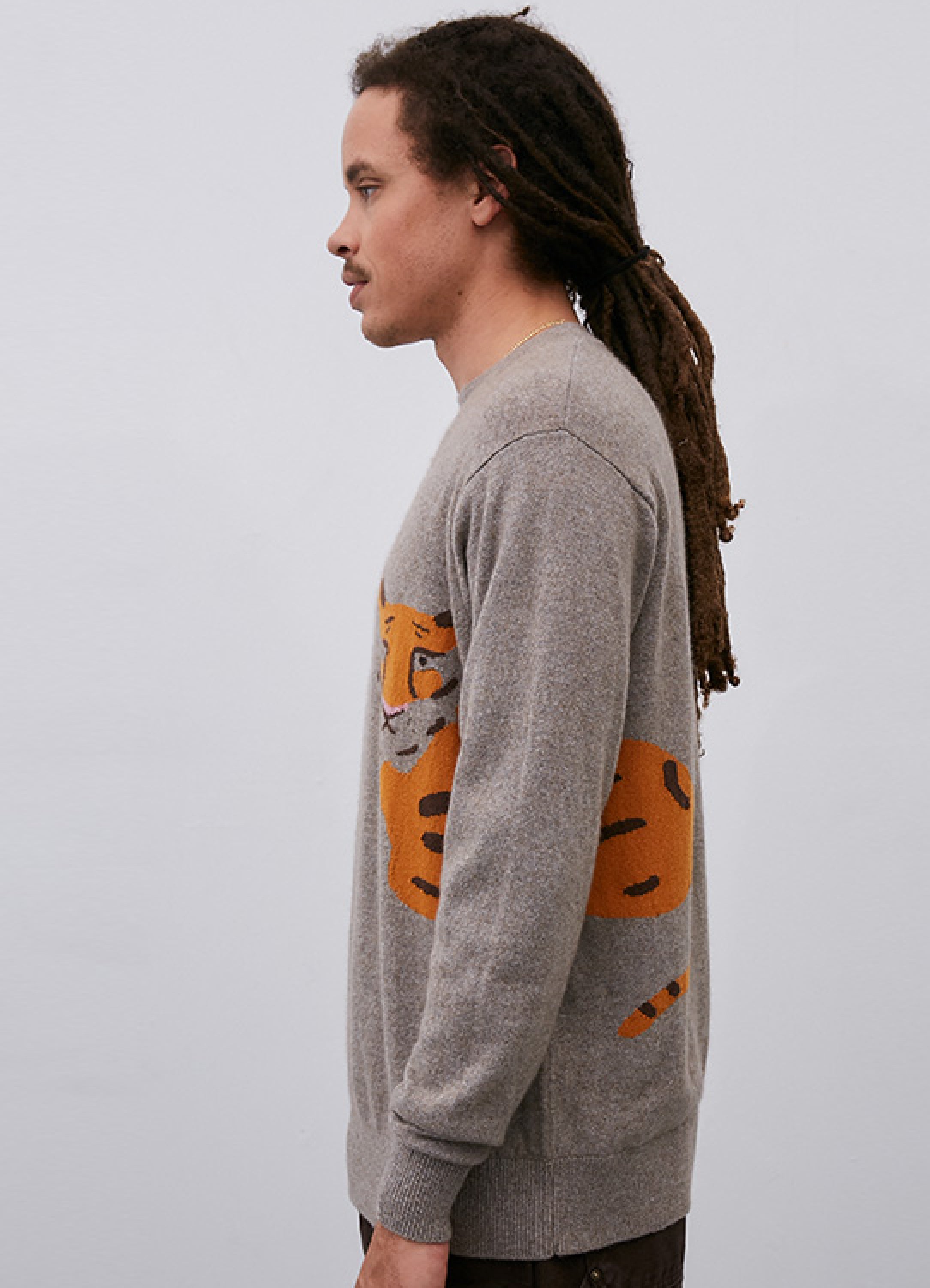 Model’s height 6’ 0”. Model wears a size Medium