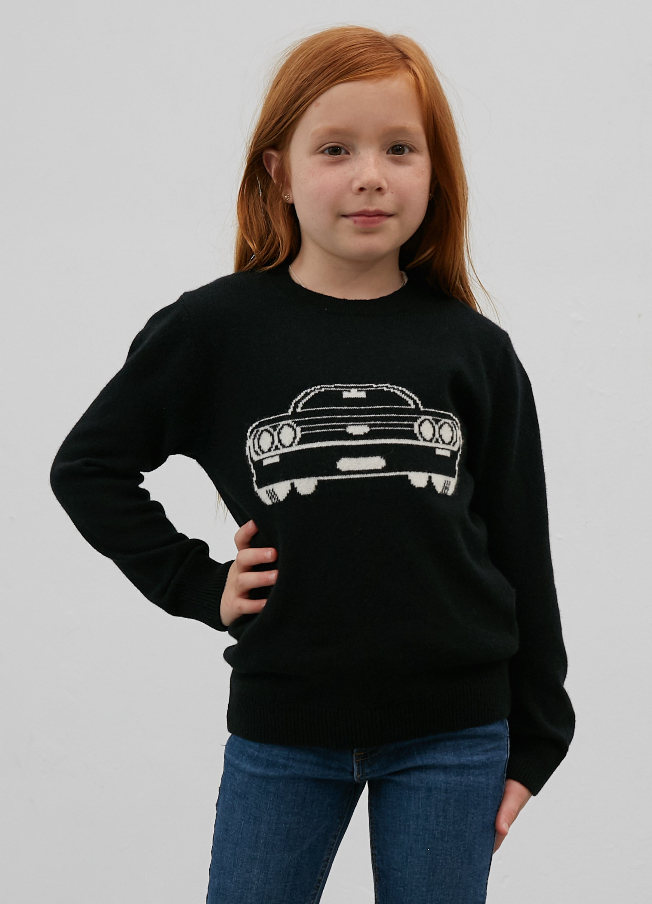 Model’s height 4’ 1”. Model wears a size 6-7