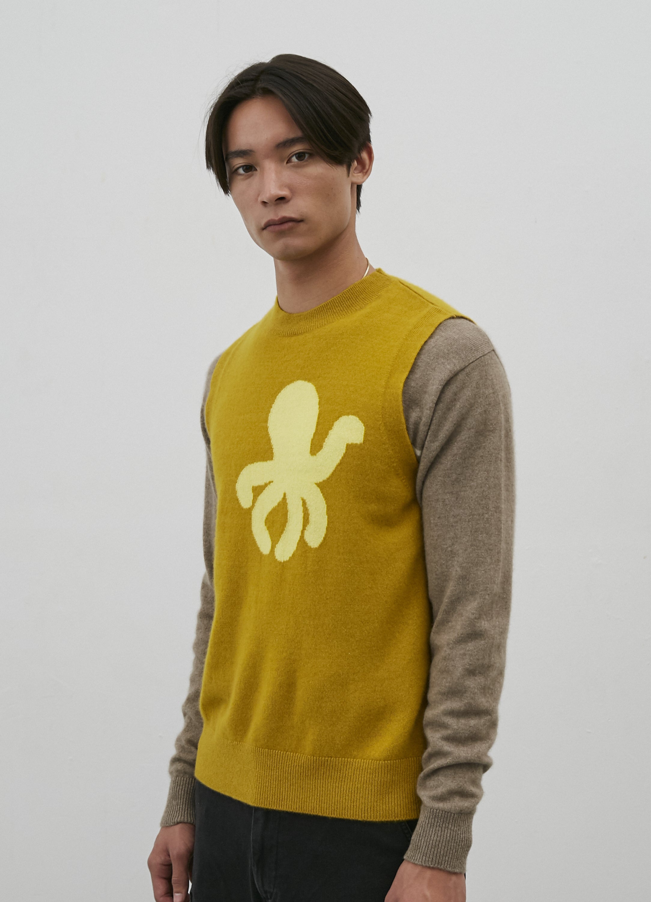 Model’s height 6’ 2”. Model wears a size Medium