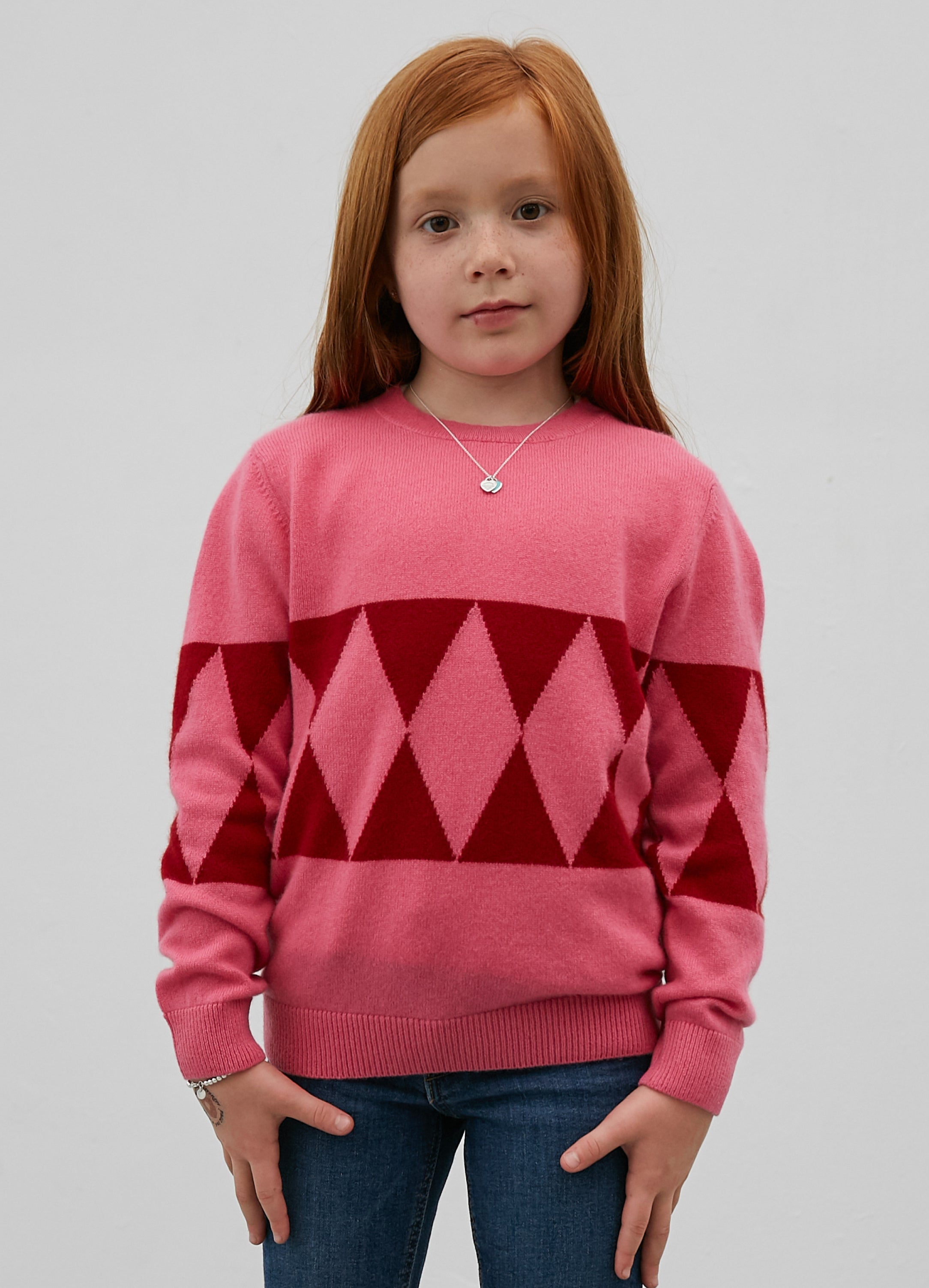 Model’s height 4’ 1”. Model wears a size 6-7